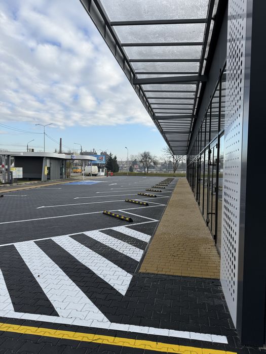 Продам комерційні приміщення. Світло є завжди !