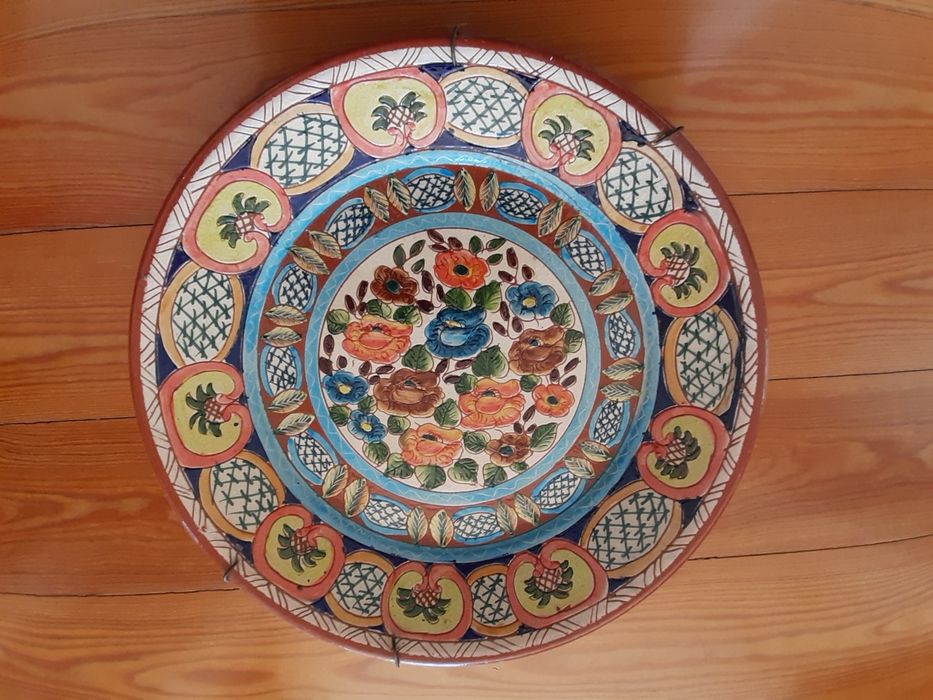 Outeiro Decorative Ceramic Plate64586283216642124