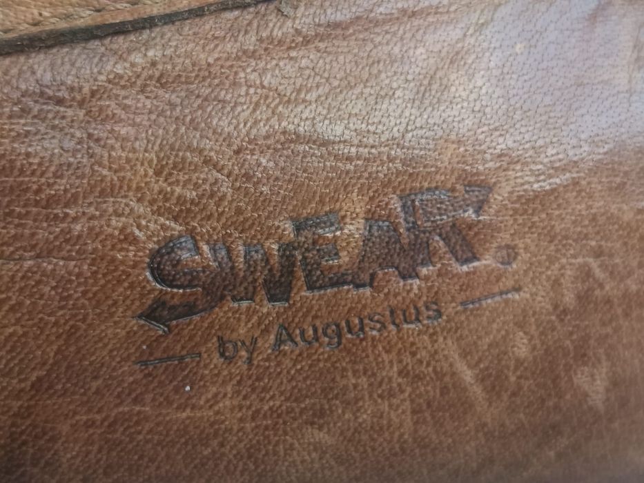 Botins swear by Augustus