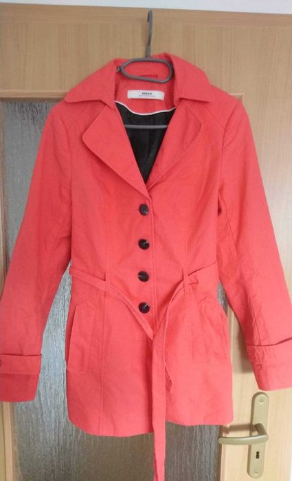 Plaszcz damski  wiosenny rozmiar 36 nowy firmy Mexx