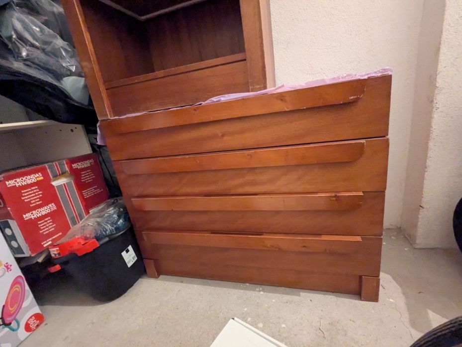 Cómoda madeira castanha