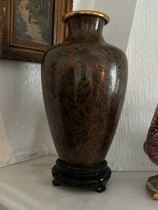 Vaso em Cloisonné Esmaltado sobre Base de Madeira – Arte Oriental