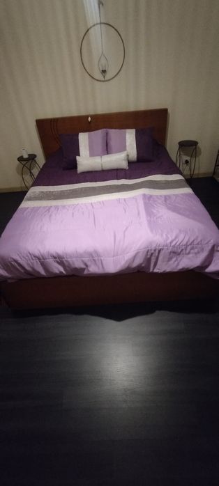 Cama em pinho com cabeceira em pinho e estrado já incluído