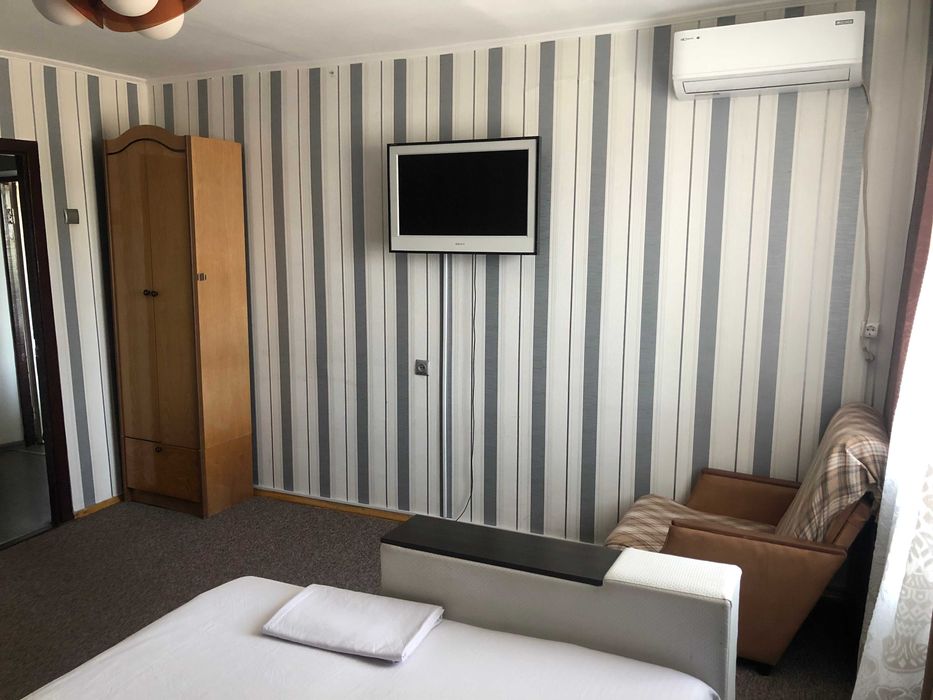 1-к метро Лыбедская Дворец Украина/Либідська Палац Україна подобово