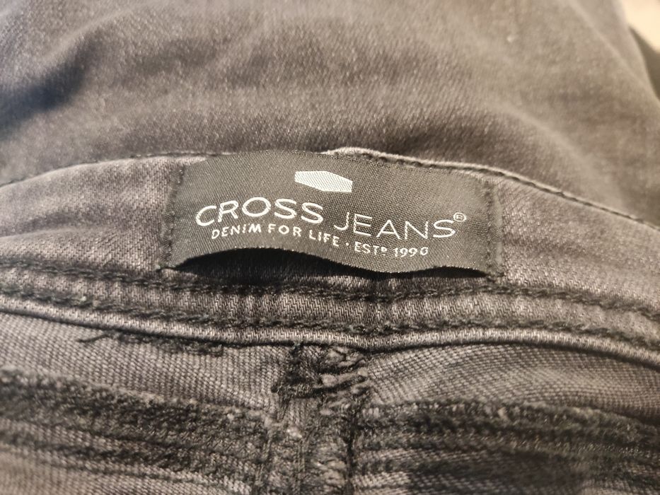 Jeansy Cross Jeans