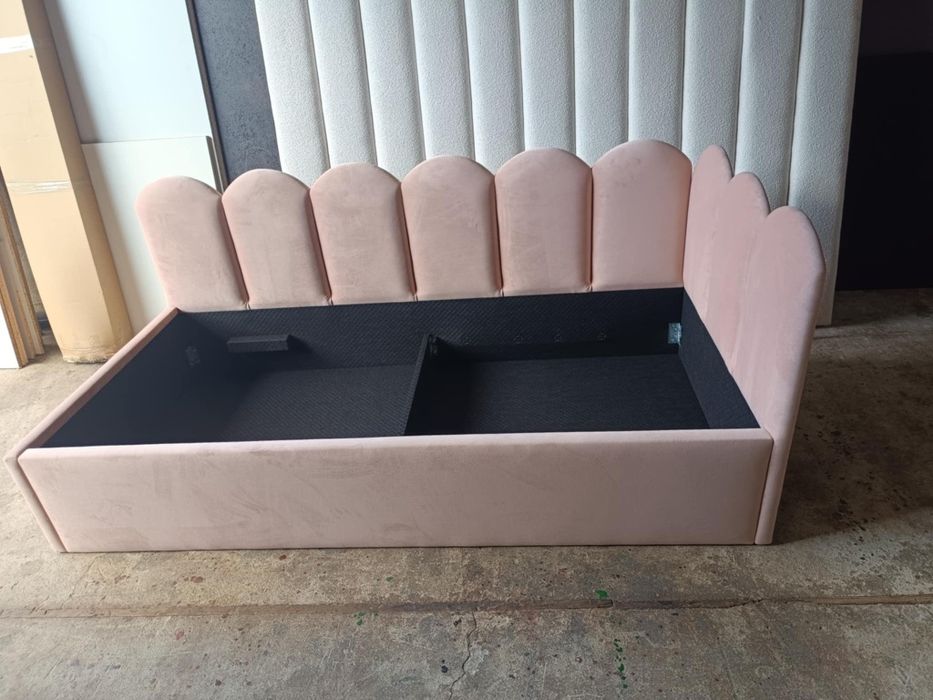 Łóżko tapicerowane narożne biszkopty dla dziewczynki panele na wymiar