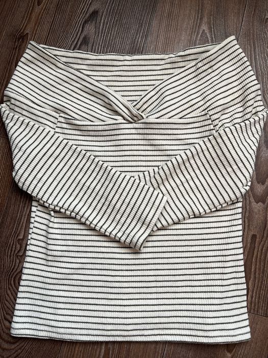 Кофточка с открытыми плечами