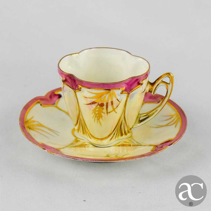 Chávena de café e pires, Arte Nova, em lustrina