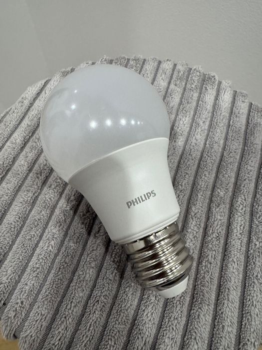 Żarówka Philips e27 806lm 2700k