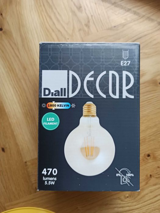 ściemnialna żarówka LED ZANGRA - szkło opalowe - 2700K - 4W - Ø 9,5 cm - 14,7 cm wysokość.