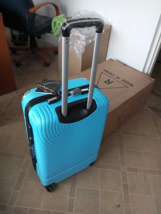 Walizka średnia xl z abs na 4 kołach podróżna