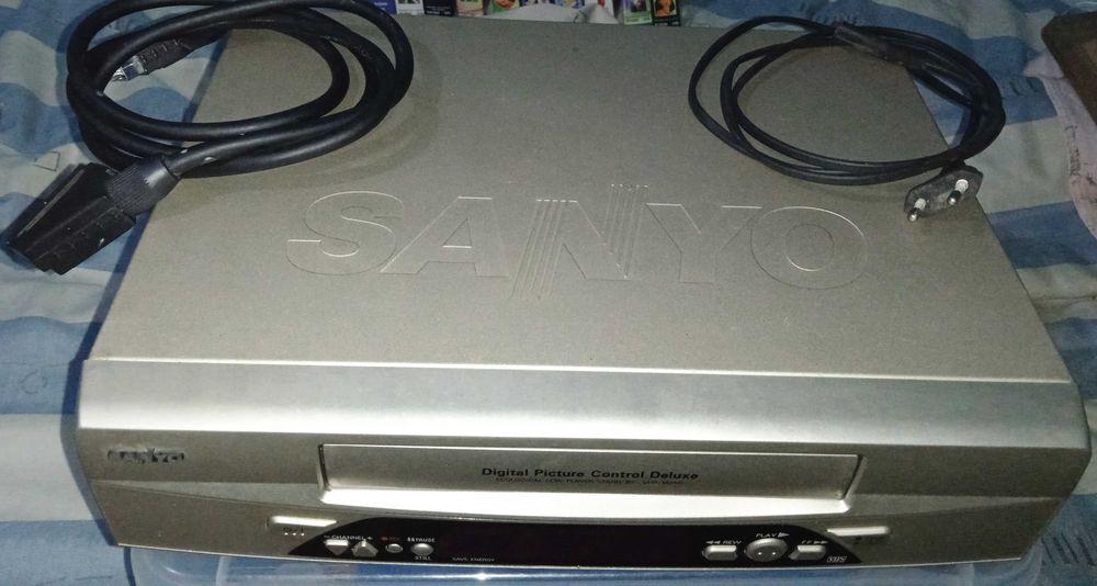 Sanyo Video Cassette Recorder Modelo VHR-M260EV