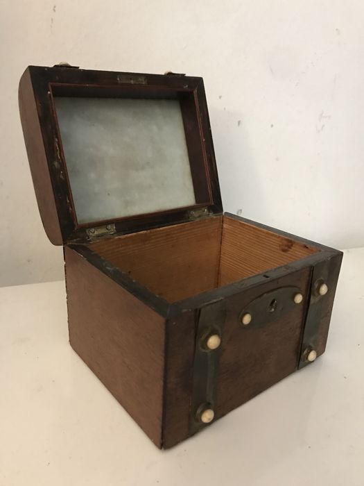 Caixa Arca antiga cofre arca pequena