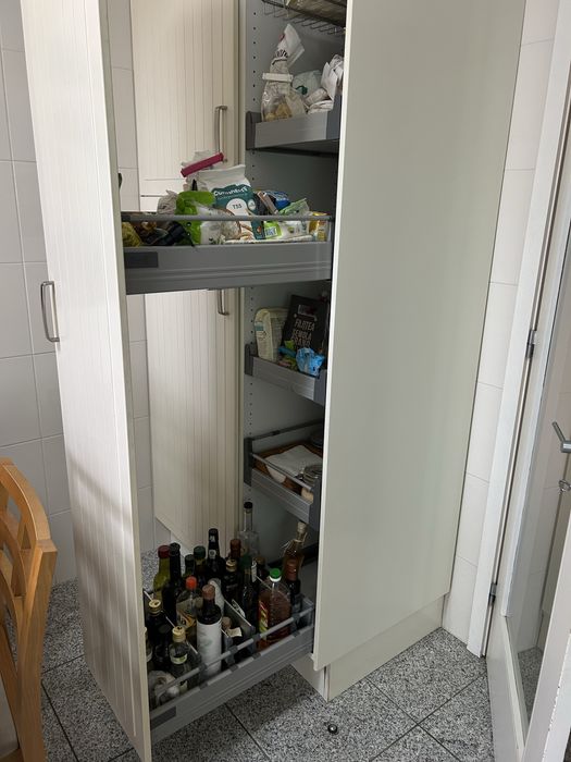 Armário Despenseiro lacado beige claro