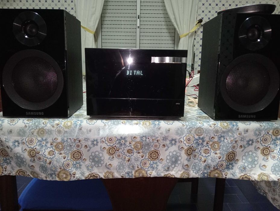 Micro system Samsung MM-E320