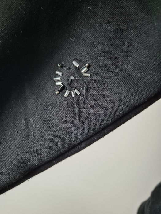 Czarna bluza damska okrągły dekolt ozdobiona cekinami Reserved XS