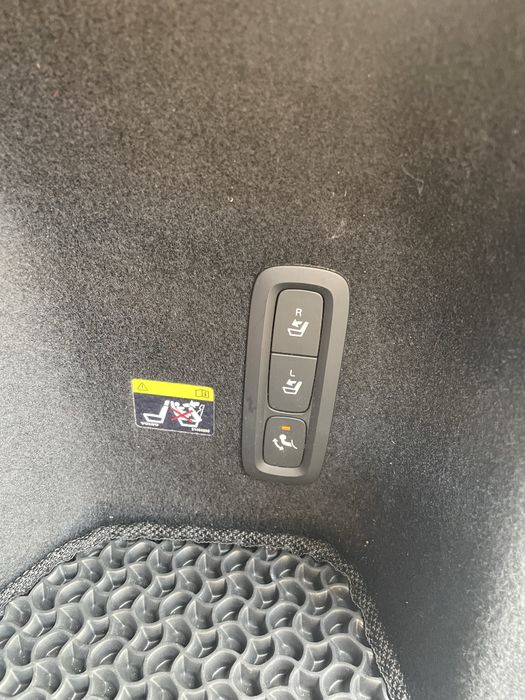 Volvo V60 2018 VIN YV1ZWA8UDK1015253 фото оголошення 18 з 24