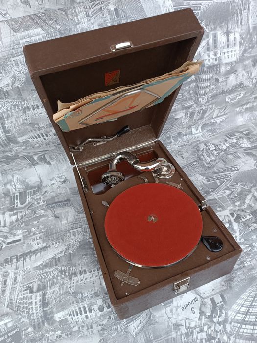 Патефон ,, Московського патефонного заводу,,