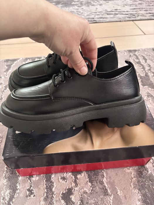 Туфлі чорні жіночі