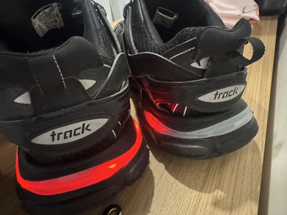 Balenciaga track led 42