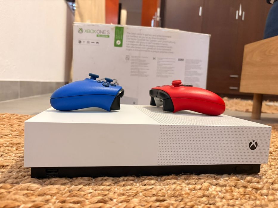 Xbox One S 1TB, Digital e 2 comandos