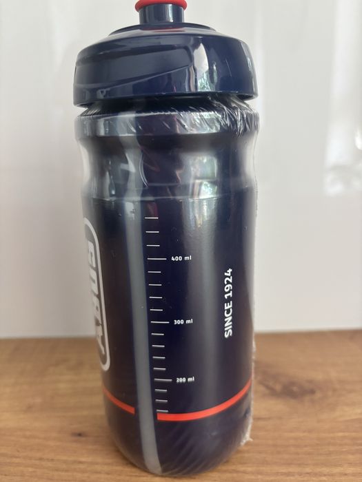 Bidon rowerowy Abus 600ml granatowy.