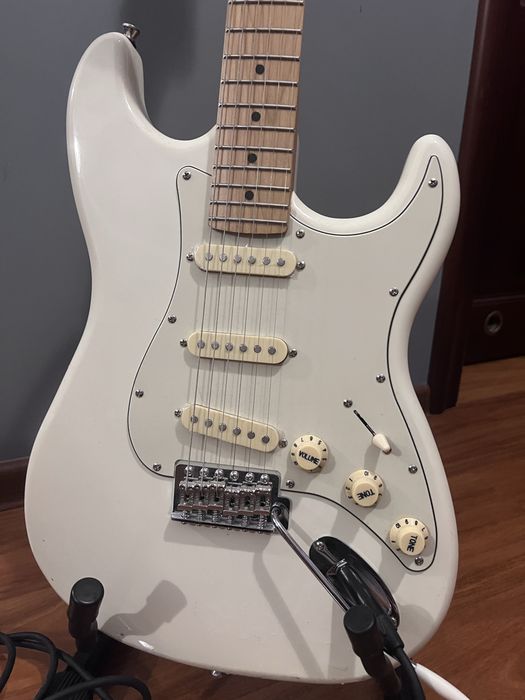 gitara elektryczna JET z wzmacniaczem i stojakiem