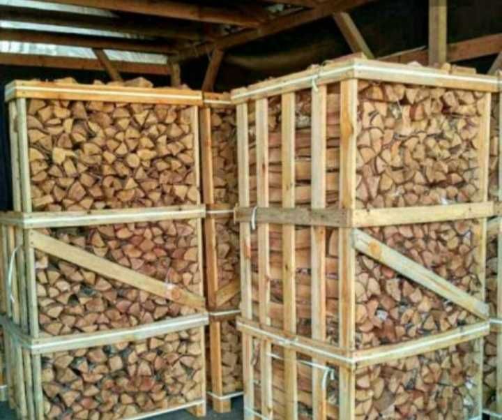 Дрова из древесины твердых пород дерева. Дуб, граб, акация ясень, бук.