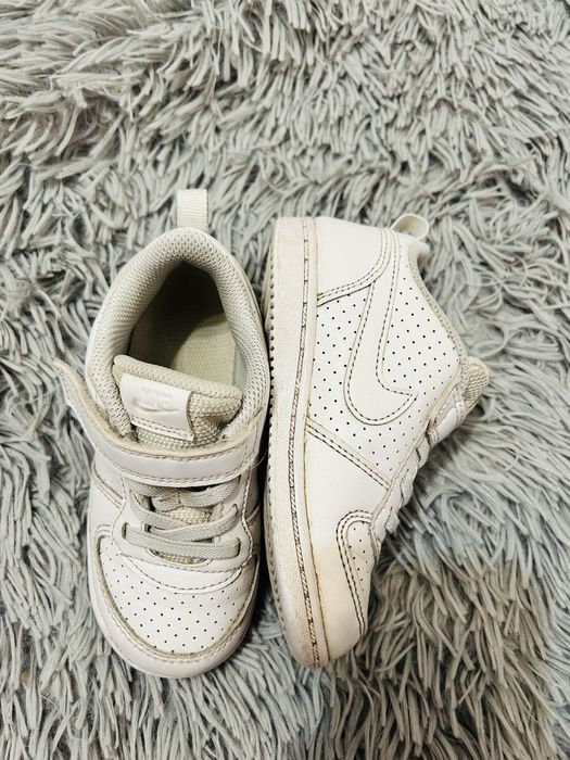 Buty sportowe adidasy rzep Nike Court Borough Łów białe rozmiar 25