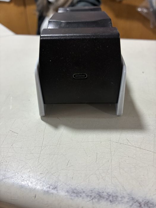 Vendo carregador de comandos da ps5 da para dois comandos