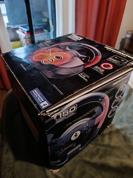 Volante + pedais da trhustmaster T150