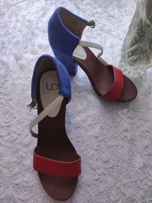 Босоніжки жіночі