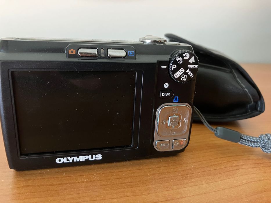 Máquina fotográfica Olympus 8Mpx c bolsa