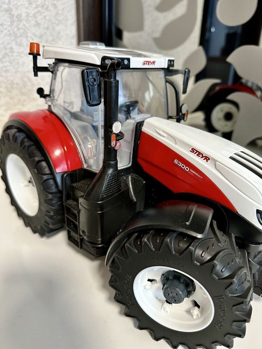 Трактор  Bruder Steyr большой