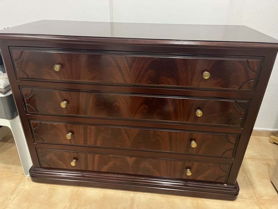 Cómoda Madeira Maciça