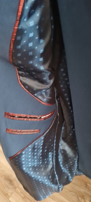 Męski garnitur granatowy