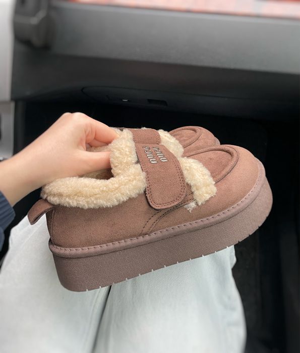 Коричневі жіночі чобітки