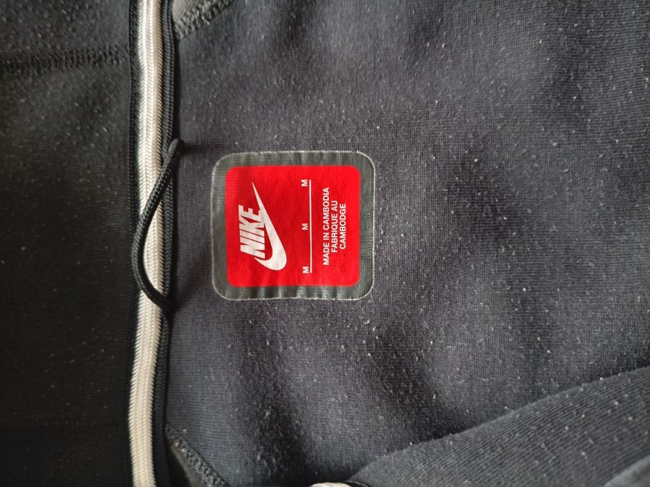 NIKE Tech Fleece.