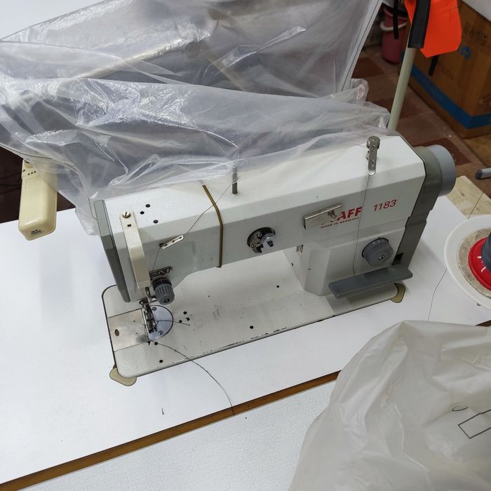 Продам Швейні Машинки, Тканину, Фурнітуру