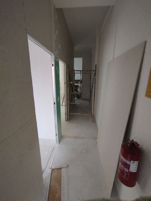 Armazém para alugar na Amadora/Brandoa. com 8m2, 10m2 e 20m2.  Com água e energia incluída.  Guardar ferramentas, móveis, trabalhos.  Apartir de 350€