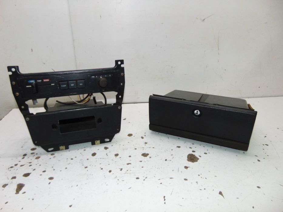 Volvo 244 porta luvas/consola