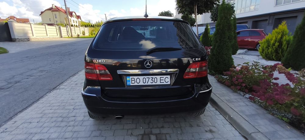 Продам автомобіль мерседес бенц b180