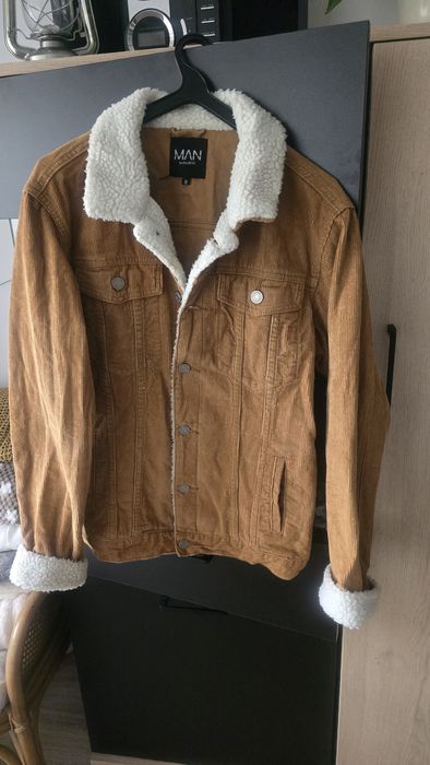 Sprzedam sliczną kurteczkę sztruksową w miodowym kolorze