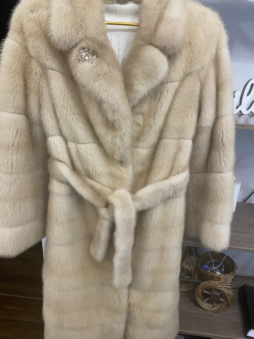 Продам норкову шубу