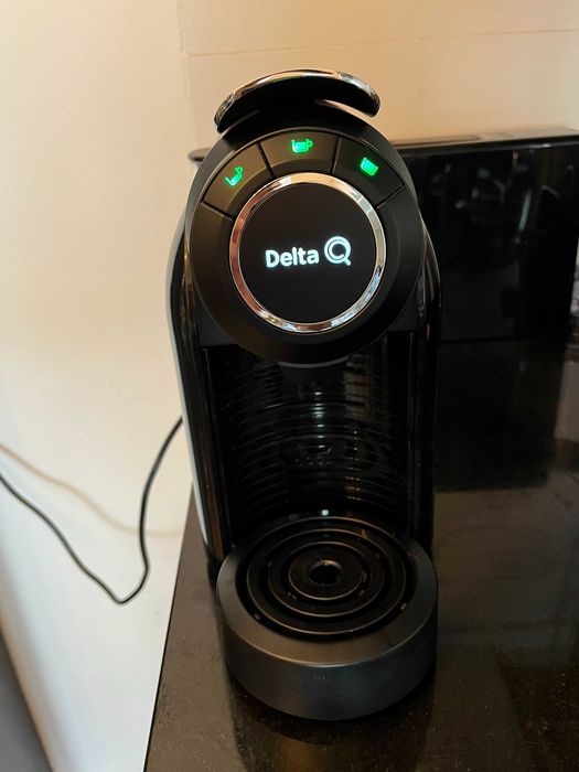 Máquina de Café Delta Q Qool Preta – Excelente Estado