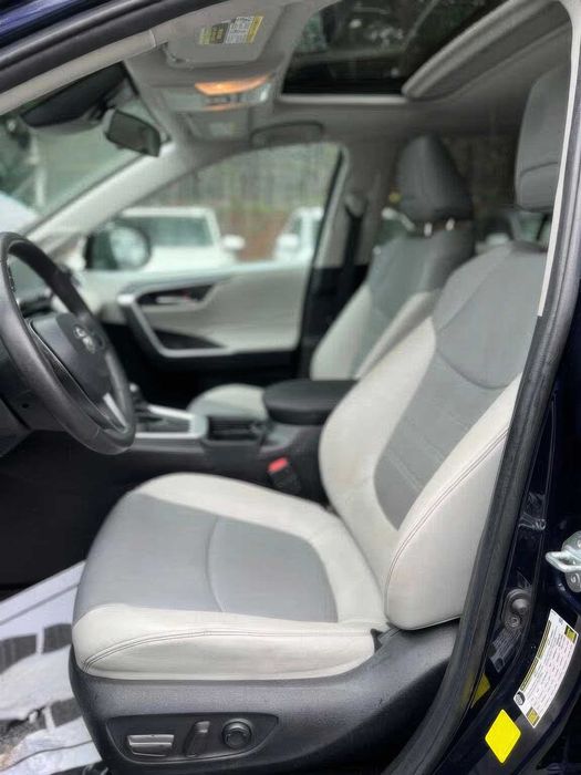 Toyota RAV4 XLE Premium      2020