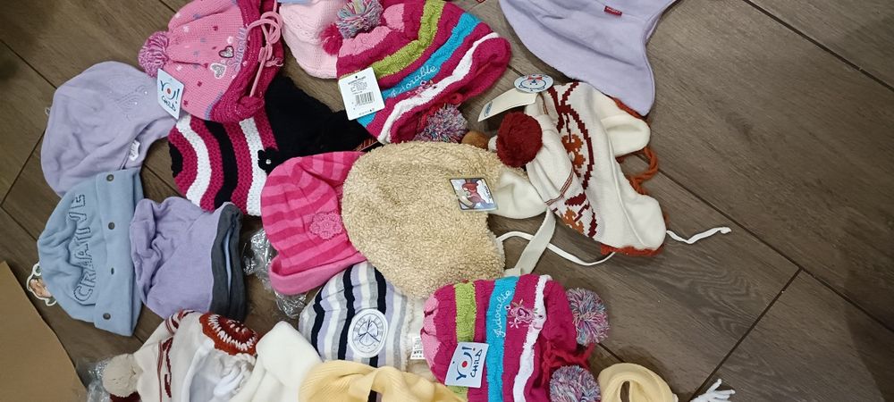 Czapki dziecięce zestaw 100 szt nowe