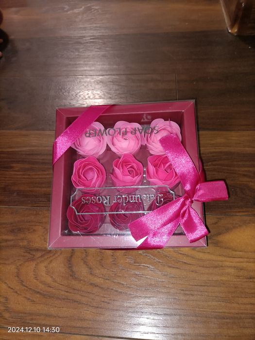 Pudełko z mydlanymi różami
