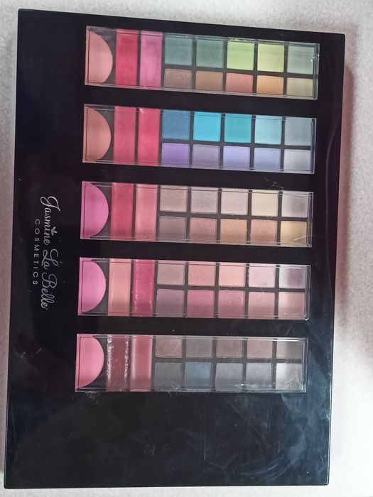 Paleta cieni do powiek Jasmine z USA