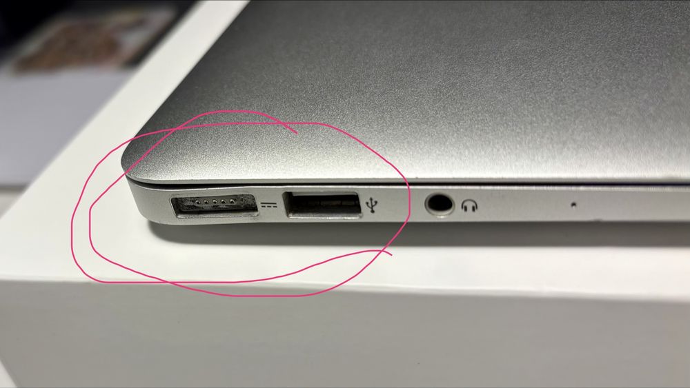 MacBook Air 13 (model z 2015 roku)